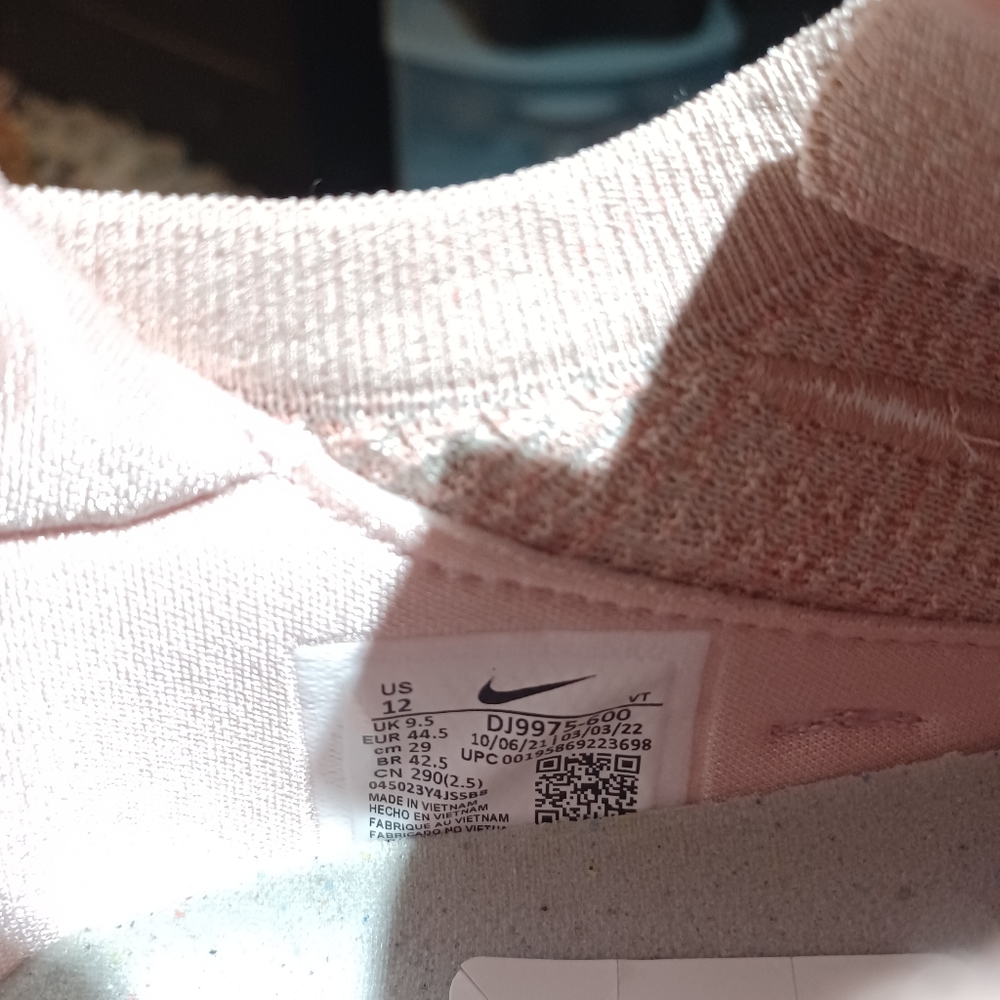 Nike Vapormax Flyknit Sneakers - Picture 9 of 11